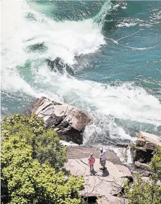  ?? BOB TYMCZYSZYN TORSTAR ?? The search for a 19-year-old St. Catharines man who slipped and fell into a whirlpool at the Niagara River Monday night resumed on Tuesday.