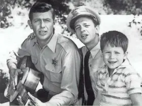  ?? USA TODAY ?? Andy Griffith, left, Don Knotts and future Oscar-winning director Ron Howard starred in “The Andy Griffith Show,” a 1960s sitcom that remains popular today, especially in Griffith’s home state of North Carolina.