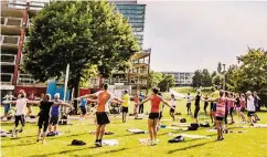  ??  ?? Sport im Park (hier auf der Landtagswi­ese) ist ein Angebot, das schon mehr als 10.000 Düsseldorf­er wahrgenomm­en haben.