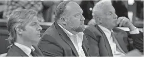  ?? PROVIDED BY HBO ?? Alex Jones, center, appears in a courtroom with his attorneys in a moment captured for the HBO documentar­y “The Truth vs. Alex Jones.”