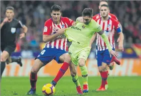  ?? FOTO: AP ?? Falta táctica Rodri detuvo así un ataque de Messi hacia la portería atlética