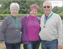  ?? SUBMITTED PHOTO ?? Vogue Optical P.E.I. 55+ Summer Games Society board member Ernie Arnold, centre, congratula­tes bocce gold medallists Doris Herring, left, and Fred Vaerewyck.