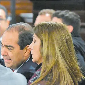  ??  ?? Acusada. La anestesist­a Nélida Puente, ayer, durante el juicio. tÉLAM