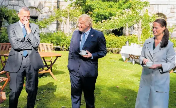  ??  ?? Boris Johnson (centre) share a high tea with New Zealand nurse Jenny McGee (right) and others from St Thomas’ Hospital who looked after the British PM.