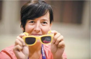  ?? PHOTO JEAN-FRANÇOIS DESGAGNÉS ?? Josée Charland, qui a travaillé 13 ans à l’école nationale de l’humour, est responsabl­e de l’imposante grille horaire du Comediha! Fest-québec.