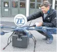  ??  ?? Hat viel Zeit und Arbeit in die Drohne gesteckt: ZF-Instandhal­tungsmeist­er Michael Wiest.