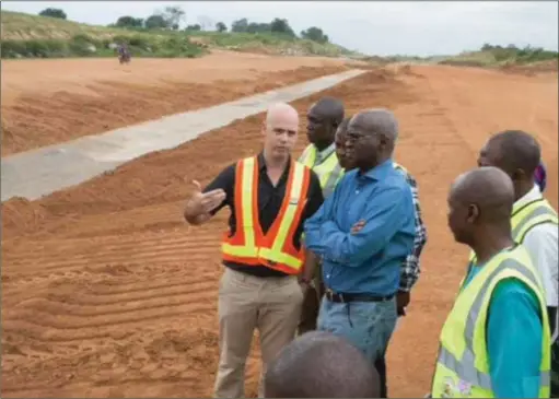  ??  ?? Fashola inspecting the constructi­on work on Oyo – Ogbomoso road... one of the top priority projects for 2018