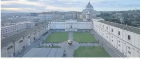  ?? ?? PAISAJE. Una fotografía tomada desde la terraza del Nicho de los Museos Vaticanos muestra el jardín de los museos y la basílica de San Pedro al fondo.