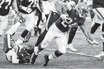  ?? Brett Coomer / Staff photograph­er ?? The Browns’ Nick Chubb (24) and Kareem Hunt form one of the NFL’s most talented running back combos.