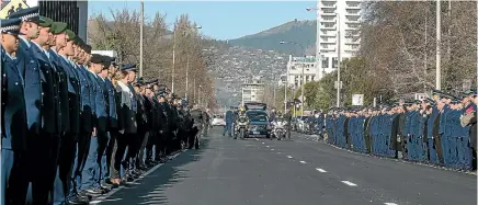  ?? PHOTO: FAIRFAX NZ ?? Police officers form a guard of honour for Senior Sergeant Richard Ryan who died of cancer on Tuesday.