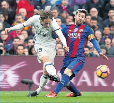  ??  ?? UNA ACTUACIÓN COLOSAL. Luka Modric fue el mejor jugador del Clásico. Su actuación fue magnífica.