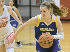  ?? MICHAEL GARD/
POST-TRIBUNE ?? Churilla heads toward the basket against Kankakee Valley.