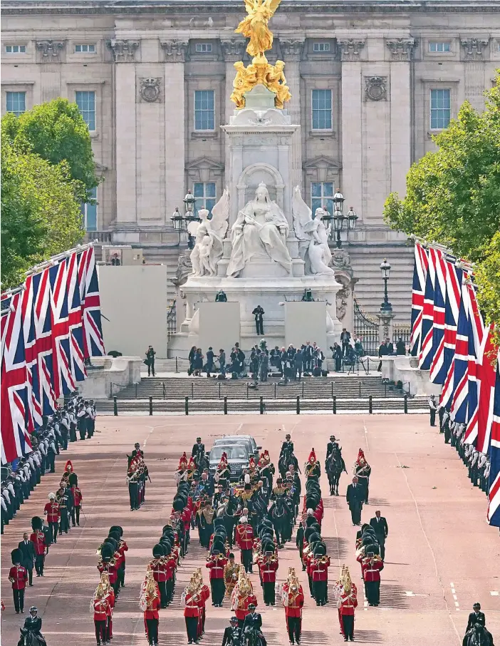  ?? ?? The most glorious of exits: The sombre, ceremonial procession begins yesterday from Buckingham Palace towards Westminste­r Hall