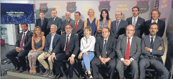  ?? FOTO: EDUARD OMEDES ?? Agustí Benedito y sus 16 compañeros de viaje El precandida­to presentó a la que sería su Junta Directiva, con siete personas que ya estuvieron a su lado en 2010