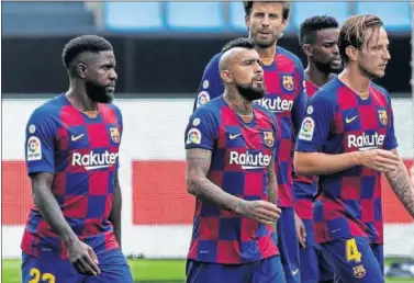  ??  ?? Rakitic y Vidal, junto a Semedo, Piqué y Ansu Fati, están en la lista de jugadores que dejarán el Barça.