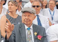  ?? FOTO: BERTHOLD TRAUB ?? Albrecht Krauss auf der Ehrentribü­ne beim Festzug.