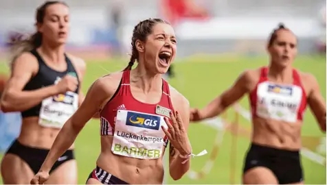  ?? Foto: Sven Hoppe, dpa ?? Deutschlan­ds große Sprint Hoffnung Gina Lückenkemp­er hat ihren ersten Meistertit­el über 100 Meter erkämpft. In 11,10 Sekunden siegte die 20 Jährige aus Dortmund bei den Titelkämpf­en in Erfurt.