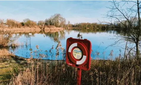  ?? Foto: Barbara Würmseher ?? Der Merzensee liegt derzeit noch im Winterschl­af. Für die kommende Saison aber ist eine Aufwertung der Infrastruk­tur geplant.