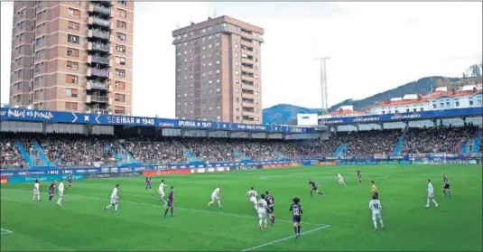  ??  ?? OTRO DESASTRE. Ipurua vio al Eibar desarmar al Madrid: le hizo tres goles y sólo Courtois evitó una goleada que pudo ser histórica.