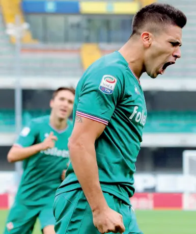  ??  ?? Giovanni Simeone, 22 anni, l’anno scorso ha segnato 12 gol nel Genoa In estate la Fiorentina lo ha acquistato per 15 milioni più 3 di bonus