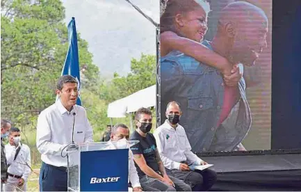  ?? FOTO: BAXTER ?? El gerente general de Baxter Colombia, Óscar Pérez, anunció dos proyectos ambientale­s y sociales para el Valle del Cauca.