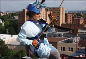  ?? SUBMITTED PHOTO ?? Natanya Sortland of Malvern rapelling from the 10-story Holiday Inn in Lancaster last year.