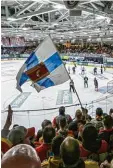  ?? Foto: Siegert ?? Weil er eine gegnerisch­e Fahne mitge hen lassen wollte, musste ein Eishockey fan vor Gericht erscheinen.