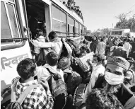  ?? PHOTO: PTI ?? Migrant workers board a crowded bus amid the nationwide lockdown in the wake of coronaviru­s pandemic