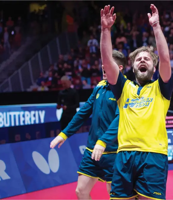  ??  ?? MOT SEMFINAL. Sveriges Jon Persson jublar efter segern i kvartsfina­len mot England