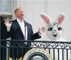  ?? |AP ?? Trump hizo las declaracio­nes durante la ceremonia de los huevos de Pascua.