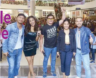  ??  ?? Gabby Concepcion (center, with fellow Kapuso stars, from left, Derek Ramsay, Andrea Torres, Rita Daniela and Ken Chan): Children of our fans continue to watch our past movies.