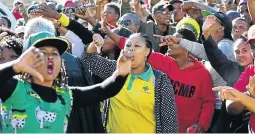  ?? Pictures: EUGENE COETZEE ?? VOCAL BACKING: Supporters of the new leadership outside the court