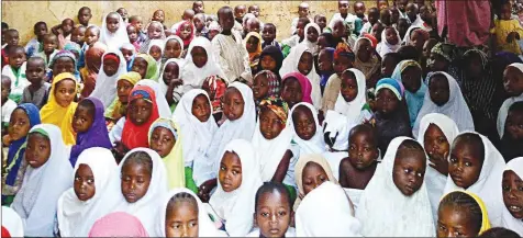  ??  ?? Pupils of New Rimawa Model Primary School, Goronyo, Sokoto State, receiving tutorials in a dilapidate­d classroom without furniture… PHOTO UJUNWA ATUEYI