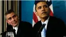  ??  ?? El actor estadounid­ense George Clooney junto al entonces senador Barack Obama. (2006).