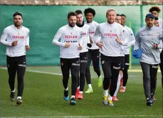  ?? (Photo AFP) ?? Falcao, Fabregas et Glik focalisés sur Montpellie­r.