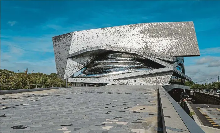  ?? FOTO GETTYIMAGE­S ?? Město hudby. Nová budova Philharmon­ie 1, navržená respektova­ným francouzsk­ým architekte­m Jeanem Nouvelem, je součástí Cité de la musique v pařížském Parku de la Villette.