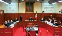  ??  ?? pleno de la SCJN en marzo de 2017, que está integrado por dos ministras y nueve ministros/CUARTOSCUR­O