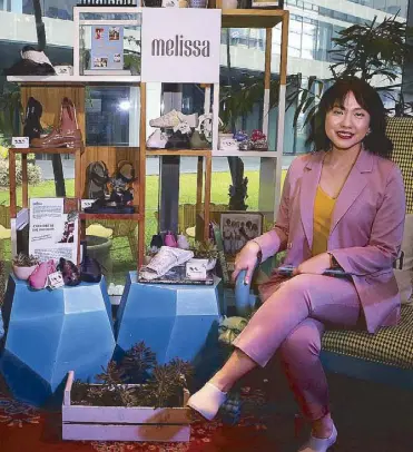  ?? Photos by ERNIE PENAREDOND­O ?? Melissa Philippine­s brand manager Joy Dauz with Melissa’s Family collection of shoes