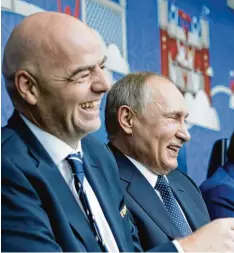  ?? Foto: dpa ?? Das lief gut für Fifa Boss Gianni Infantino und Russlands Präsident Wladimir Putin. Sie gehen als Sieger aus der Veröffentl­ichung des Garcia Berichts hervor.