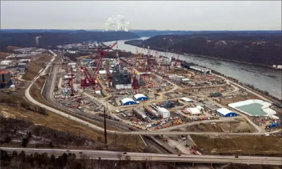  ?? Andrew Rush/Post-Gazette ?? Constructi­on continues on Royal Dutch Shell's petrochemi­cal plant on Saturday in Potter Township, Beaver County.