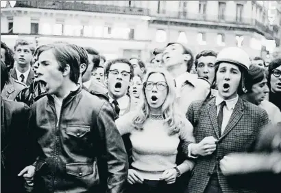  ?? GLASGOW UK ?? Imatge d’estudiants manifestan­t-se a París el 30 de maig del 1968