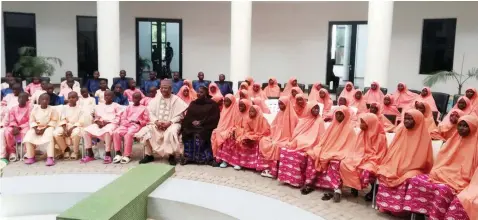  ?? ?? Kaduna State Governor, Uba Sani ( sixth left); his Deputy, Hadiza Balarabe; and the rescued Kuriga students, during the arrival of the students at the Government House in Kaduna... yesterday.