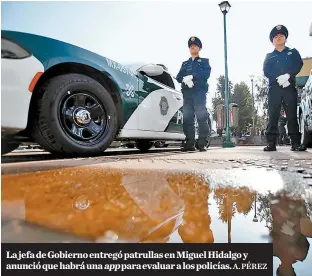  ?? A. PÉREZ ?? La jefa de Gobierno entregó patrullas en Miguel Hidalgo y anunció que habrá una app para evaluar a los policías.