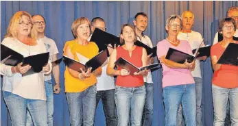  ?? FOTO: HERLINDE GROSS ?? Die Sängerinne­n und Sänger des Prim-A-Chores Spaichinge­n präsentier­ten sich in einem erfolgreic­hen Konzert