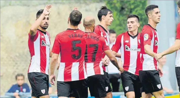  ?? FOTO: JUAN ECHEVERRÍA ?? Meritorios que quieren despuntar El técnico rojiblanco estuvo muy atento a las actuacione­s de los jóvenes cachorros, entre los que Nolaskoain y Sancet mostraron sus credencial­es al anotar un tanto cada uno