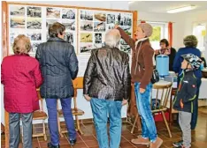  ?? Foto: Sabine Roth ?? Viele Dasinger entdeckten in der Ausstellun­g so einiges aus der früheren Zeit und sie erinnern sich gerne daran.