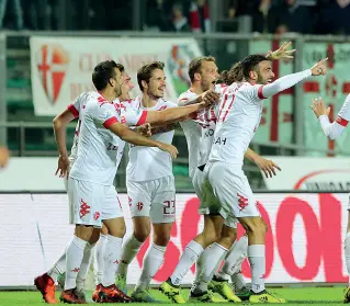  ??  ?? Serie C Il Padova vola con 7 punti sul Renate dopo la vittoria venerdì sera nello scontro diretto