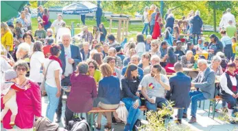  ?? FOTO: MARKUS LEHMANN ?? Bestes Wetter und Begegnunge­n: Das diesjährig­e Rötenbergf­est stand unter dem Motto „Freundscha­ft braucht Begegnung!“