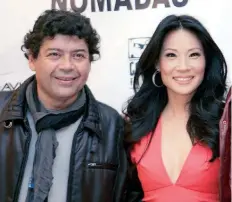  ??  ?? Ricardo Benet (izquierda), dirige una película en Veracruz con tecnología de RV.