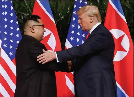  ??  ?? „US President Donald Trump shakes hands with North Korea leader Kim Jong-un in a historic meeting of leaders.